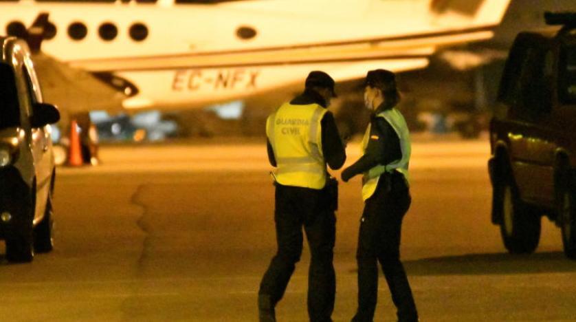 Acil iniş yapan uçaktan inip kaçan Afrikalı yolcular aranıyor