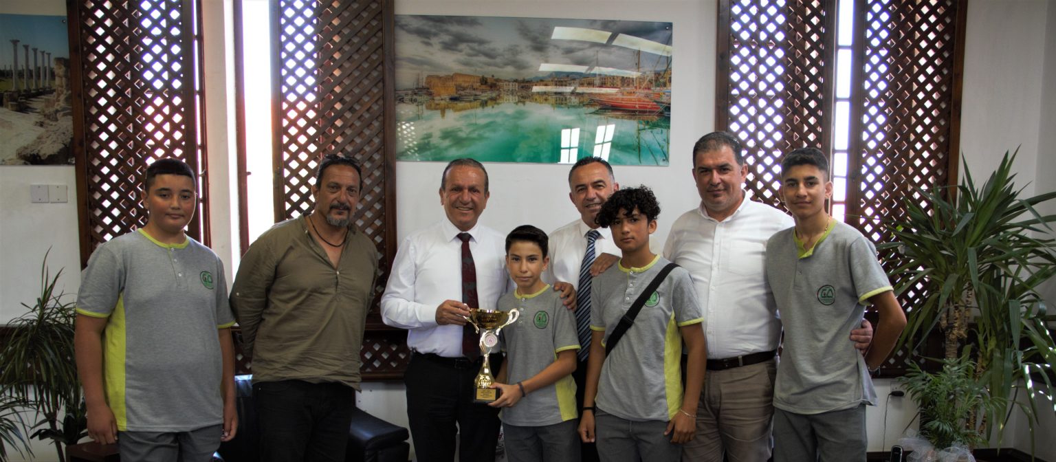 Ataoğlu, Türkiye şampiyonu olan Çanakkale Ortaokulu öğrencilerini kabul etti