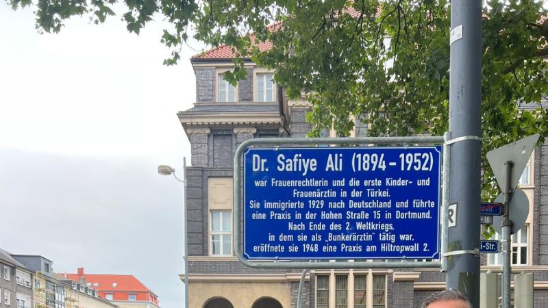 Almanya’da bir sokağa Türkiye’nin ilk kadın doktoru Safiye Ali’nin adı verildi