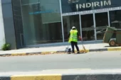 Lefkoşa'da sıcakta sokakları süpüren personel ile ilgili Çalışma Bakanlığı harekete geçti